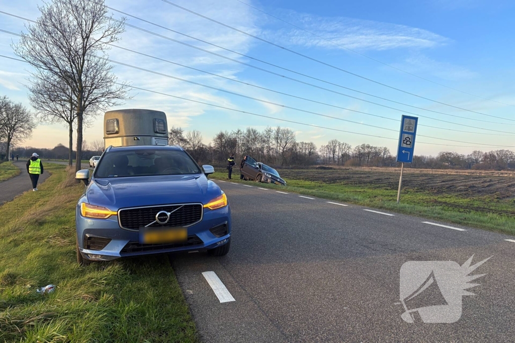 Automobilist verliest macht over het stuur en belandt in greppel