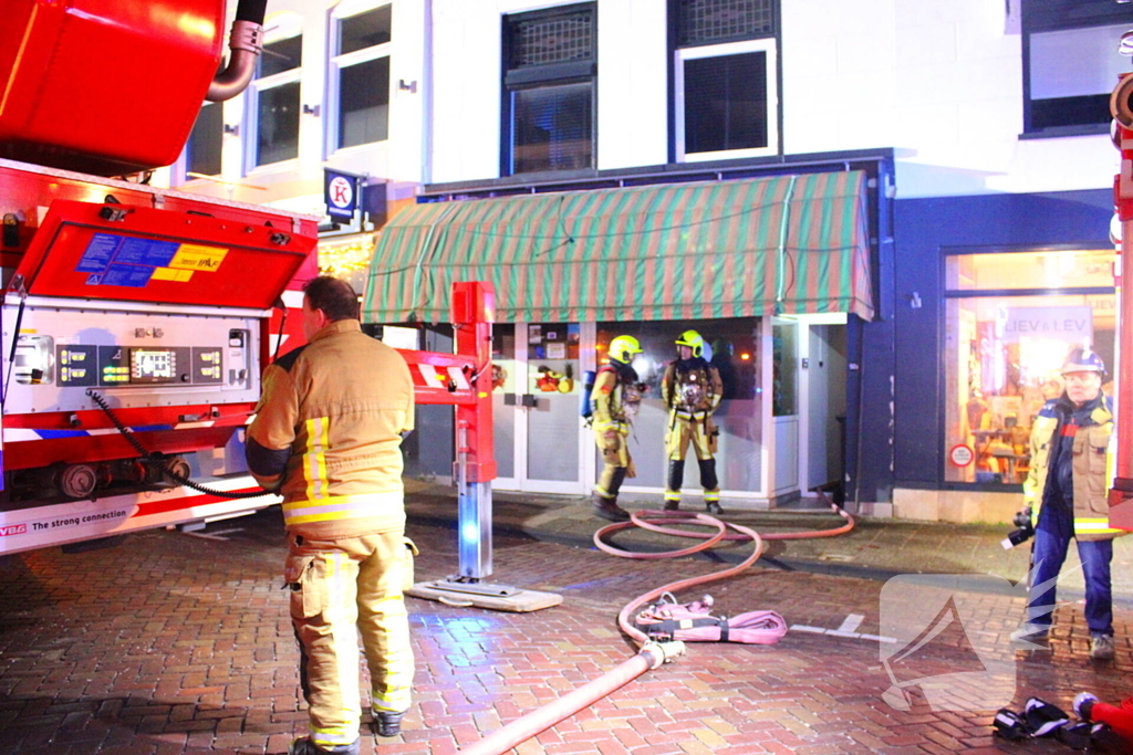 Veel rook bij brand in woning