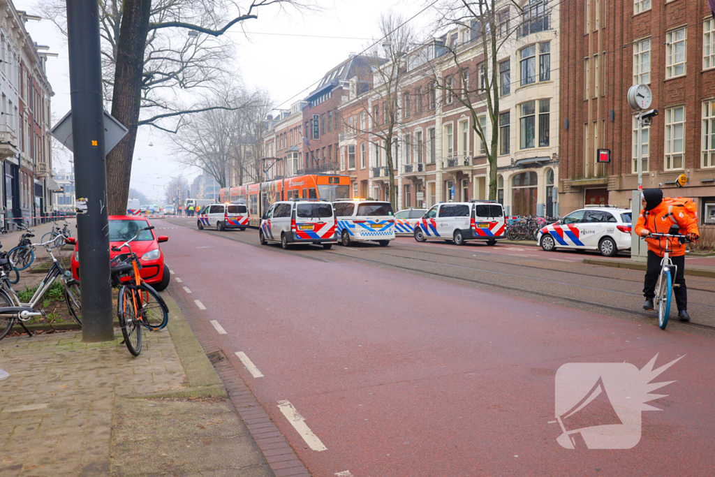 Kind bekneld onder tram
