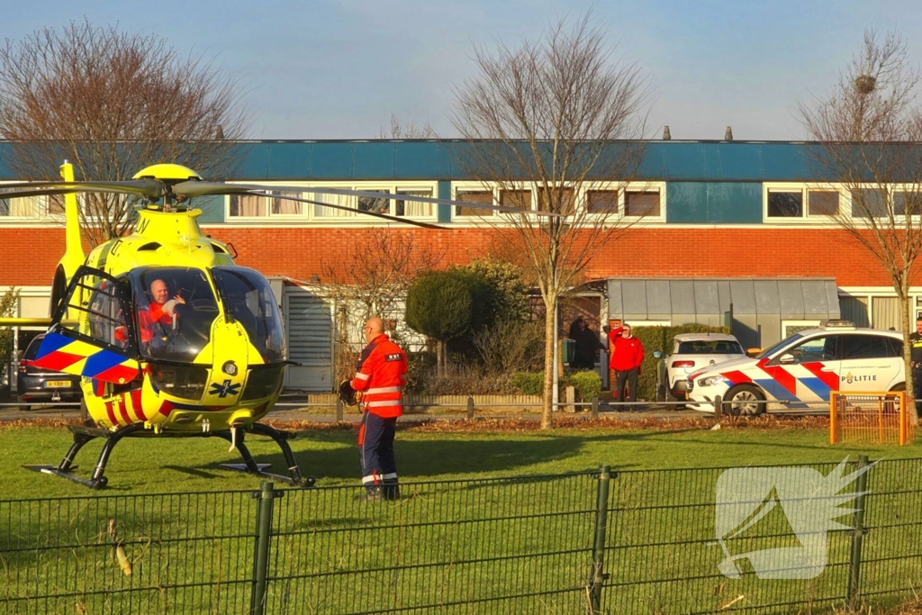 Traumahelikopter landt in woonwijk
