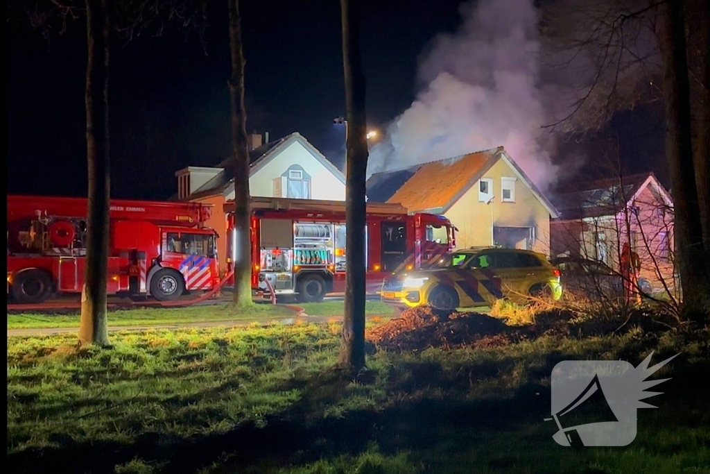 Dode, explosie en grote brand in woning