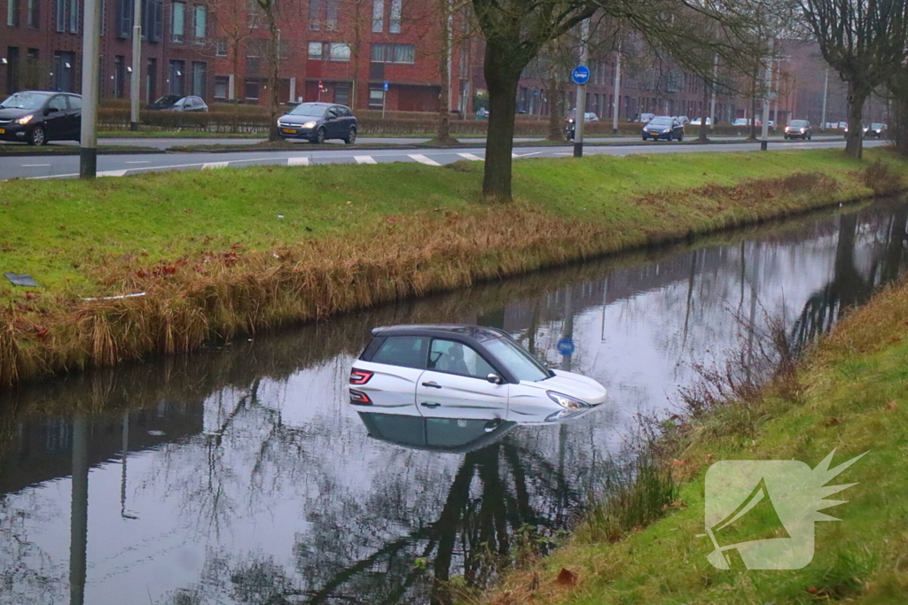 Hulpdiensten groots ingezet voor een brommobiel te water