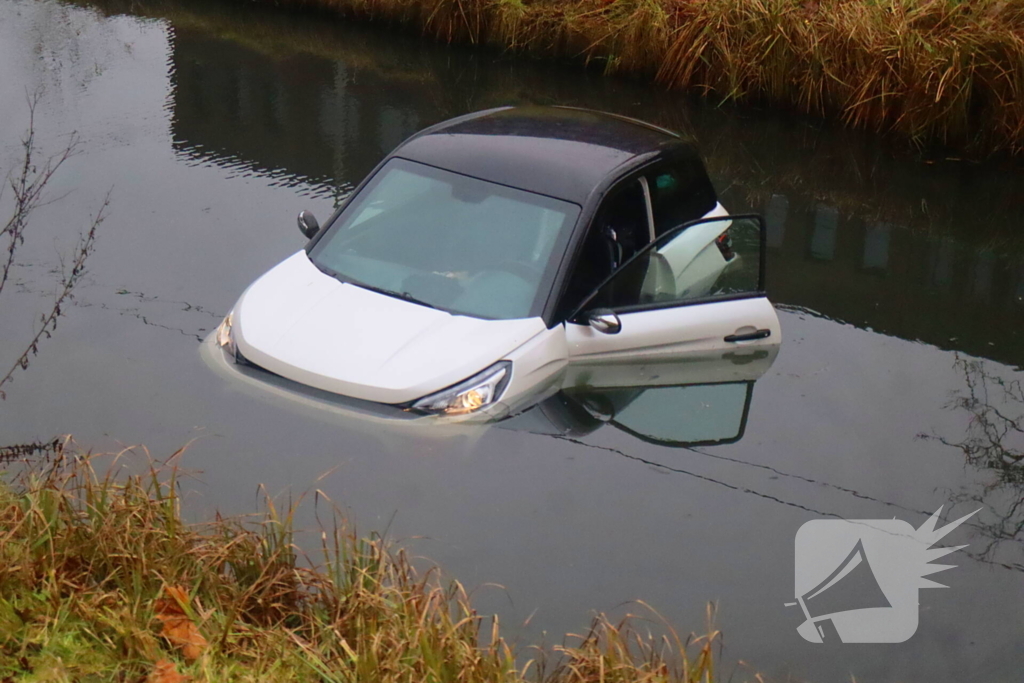 Hulpdiensten groots ingezet voor een brommobiel te water