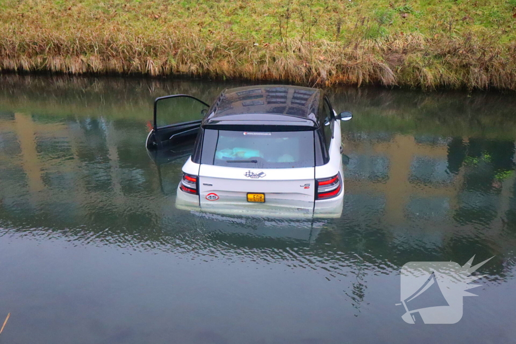 Hulpdiensten groots ingezet voor een brommobiel te water