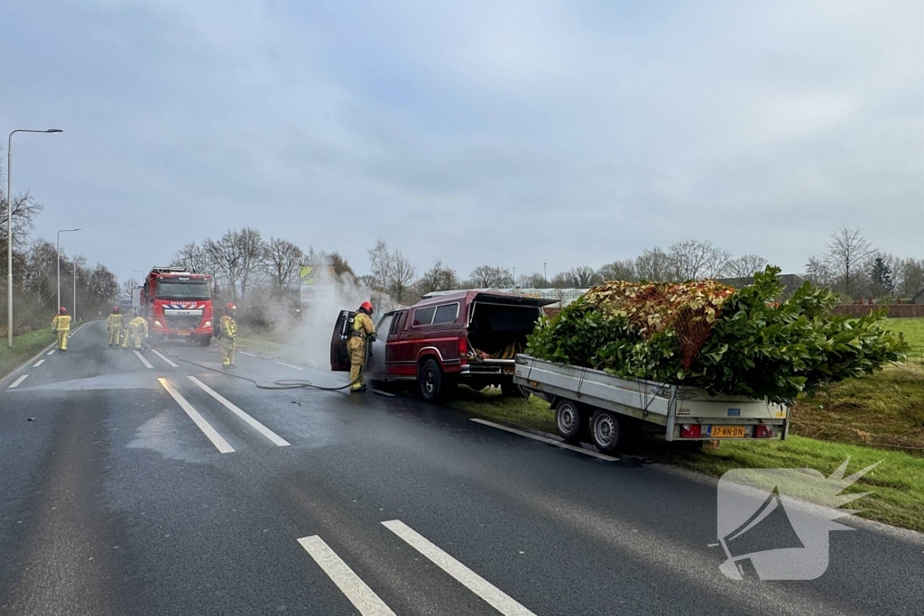 Amerikaanse pick-uptruck gaat in vlammen op