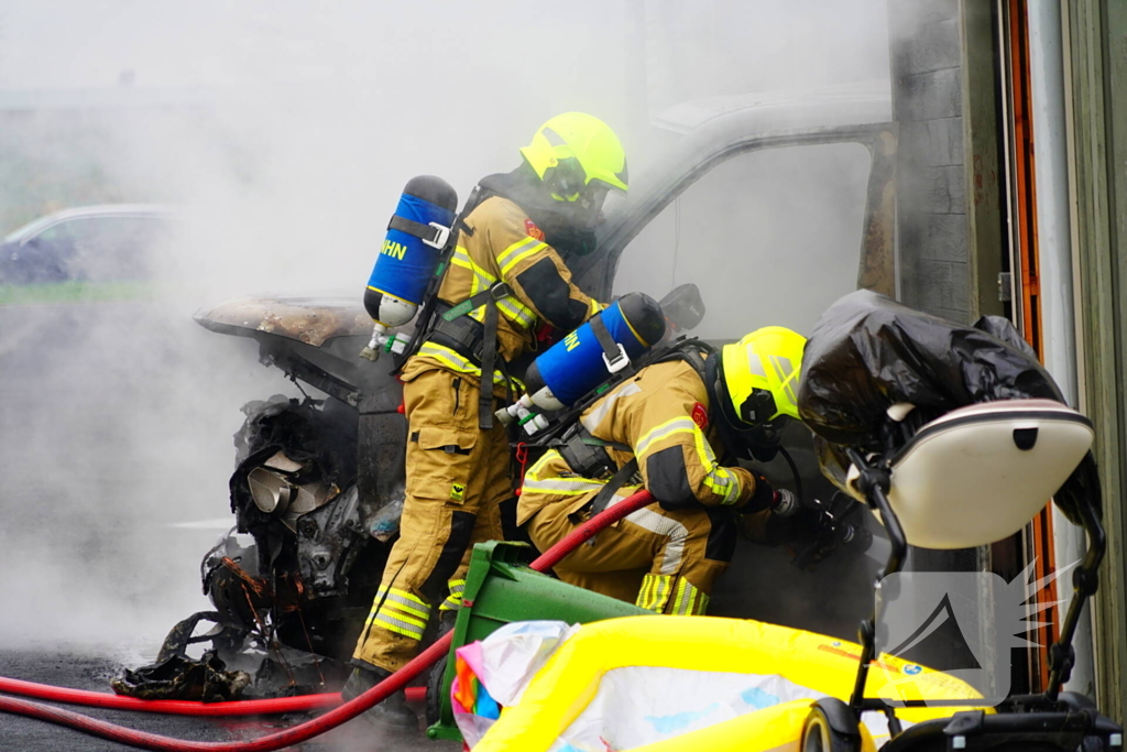 Veel schade door brand in bestelbus