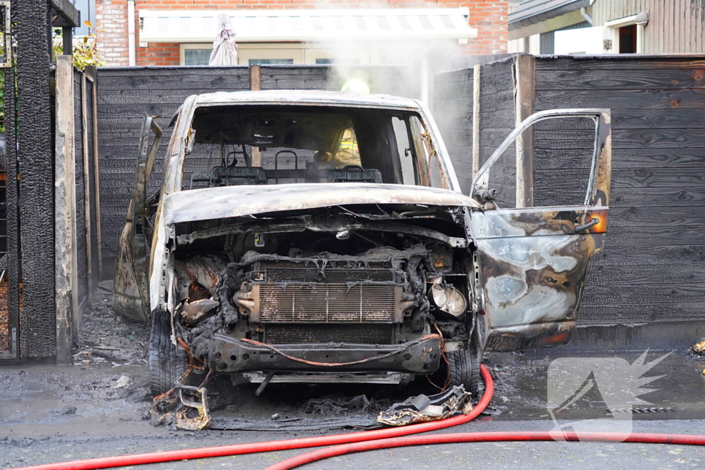 Veel schade door brand in bestelbus