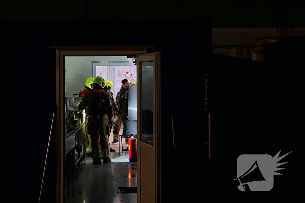 Brandweer blust keukenbrand in AZC
