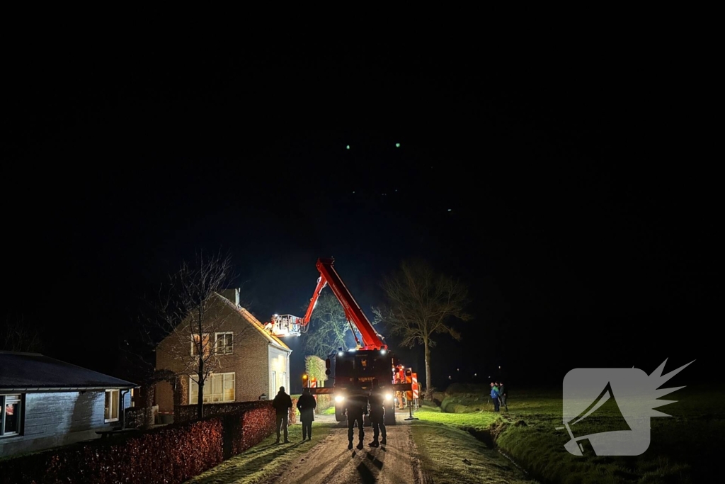 Brandweer schaalt op bij schoorsteenbrand