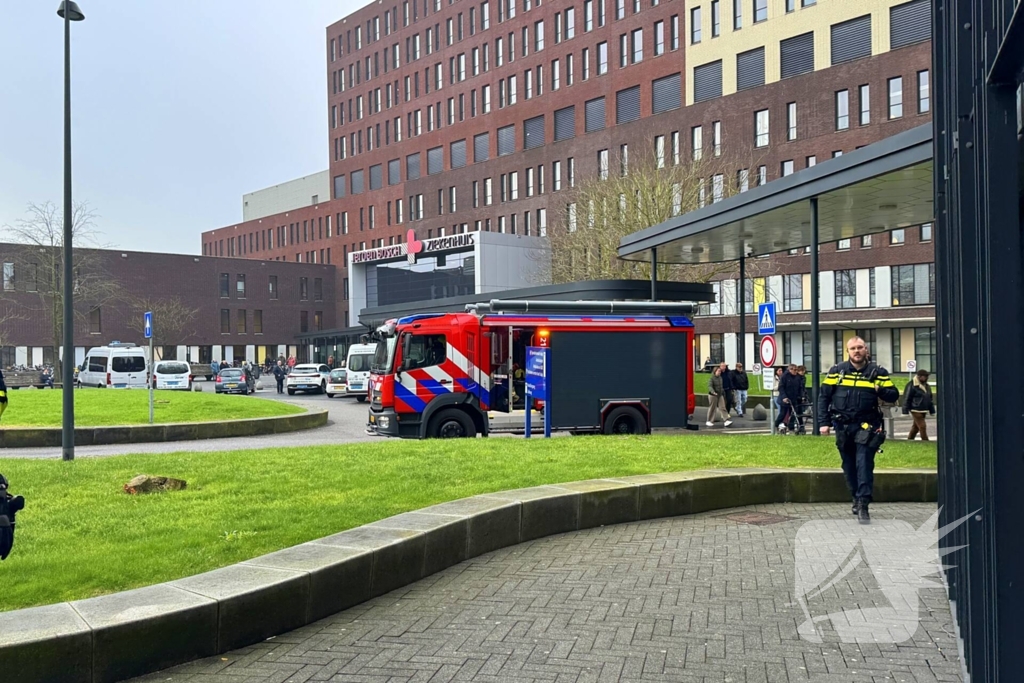 Rokende auto in parkeergarage Jeroen Bosch Ziekenhuis