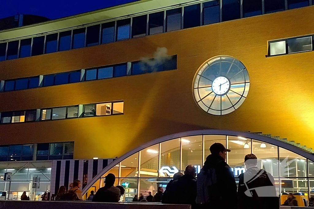 Brand in kantoorgebouw boven station