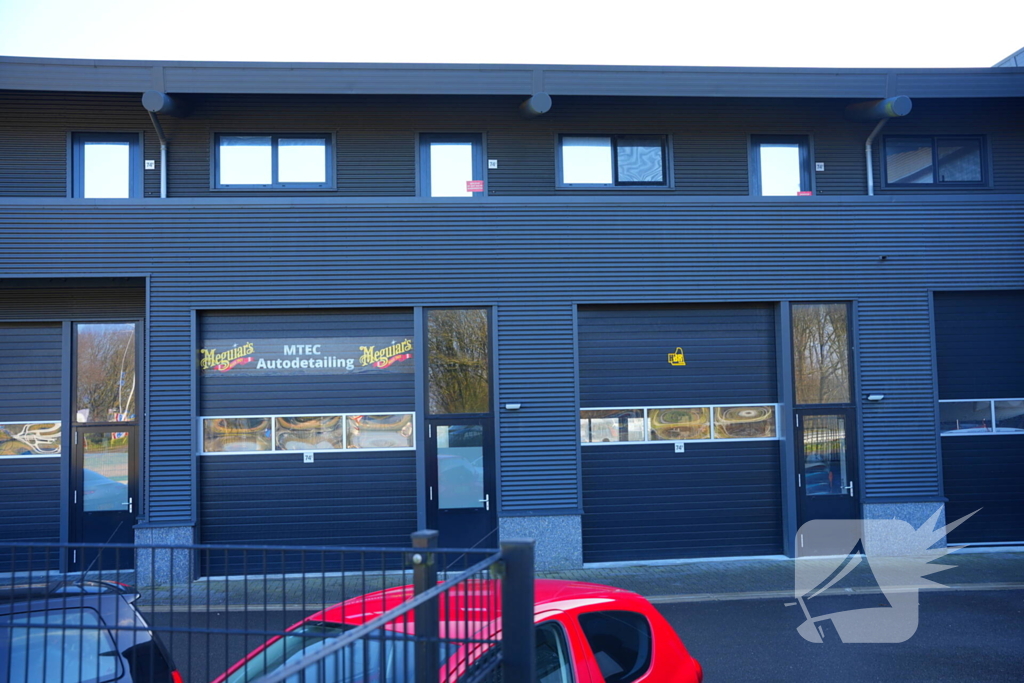 Kantoorunits verzegeld na illegale bewoning