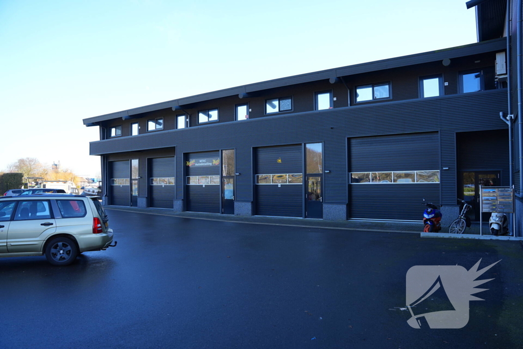 Kantoorunits verzegeld na illegale bewoning