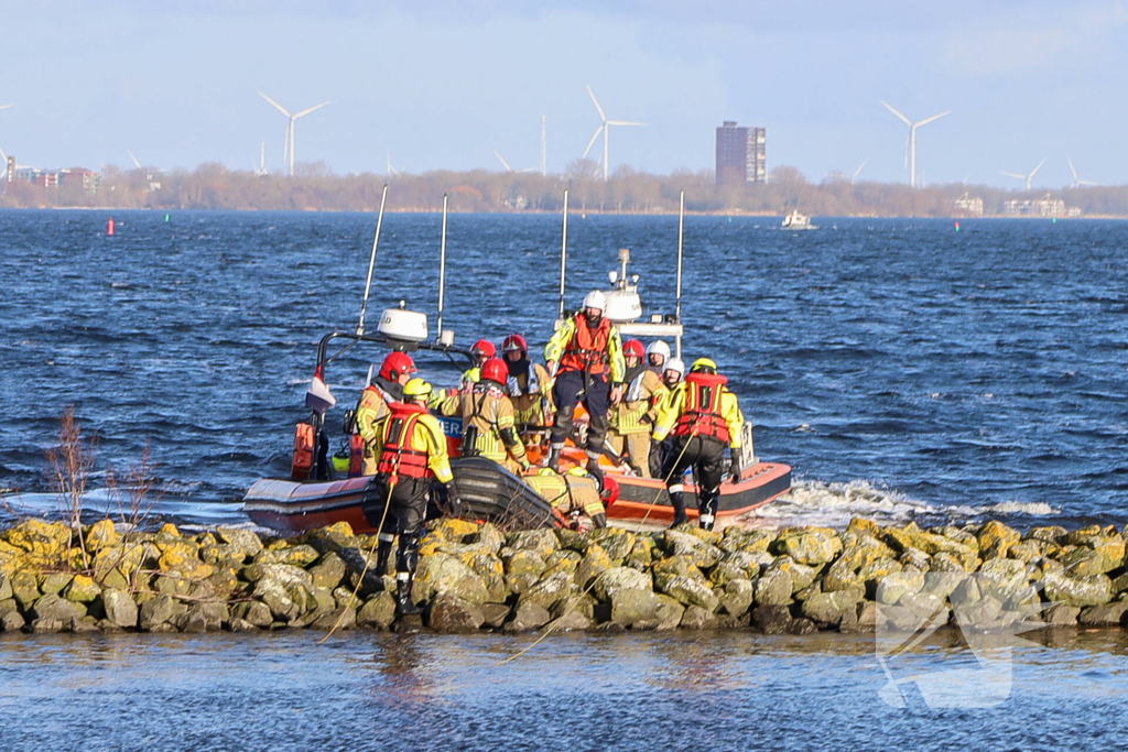 Grote zoekactie naar persoon te water