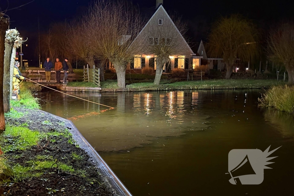 Brandweer zoekt naar persoon in water
