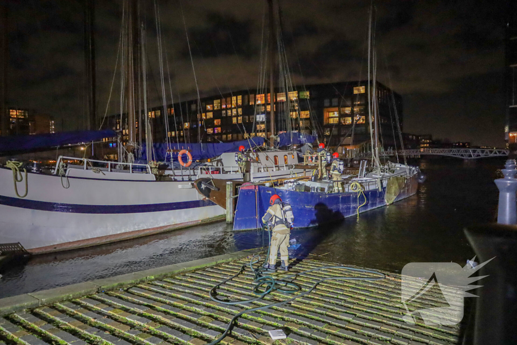 Mogelijk brand op plezierjacht