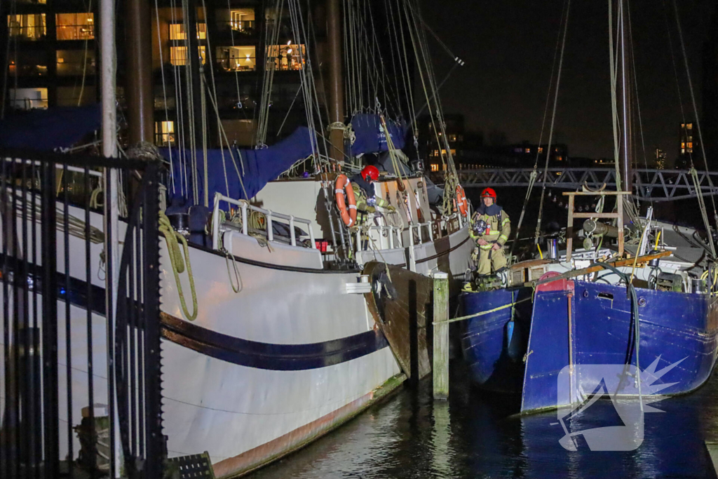 Mogelijk brand op plezierjacht