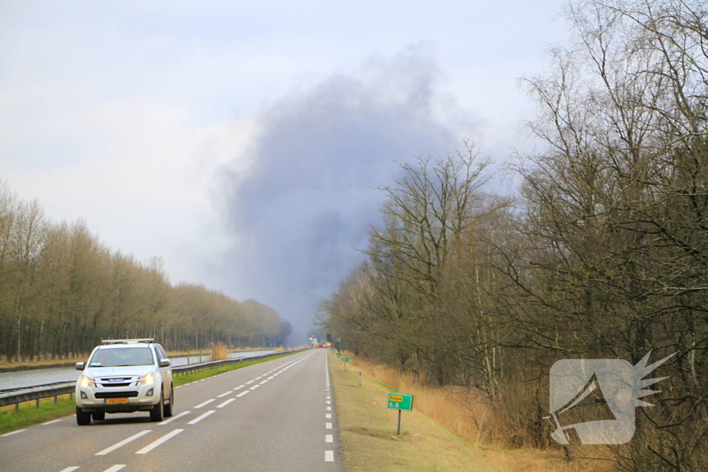 Flinke rook ontwikkeling bij grote brand