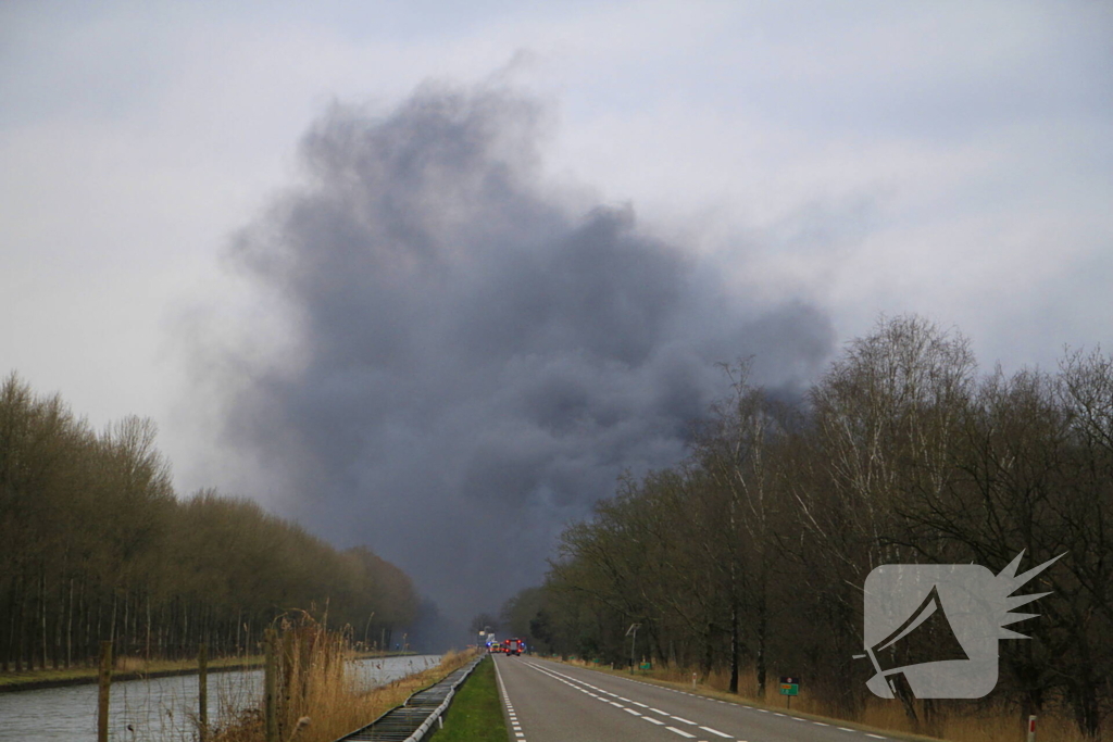 Flinke rook ontwikkeling bij grote brand