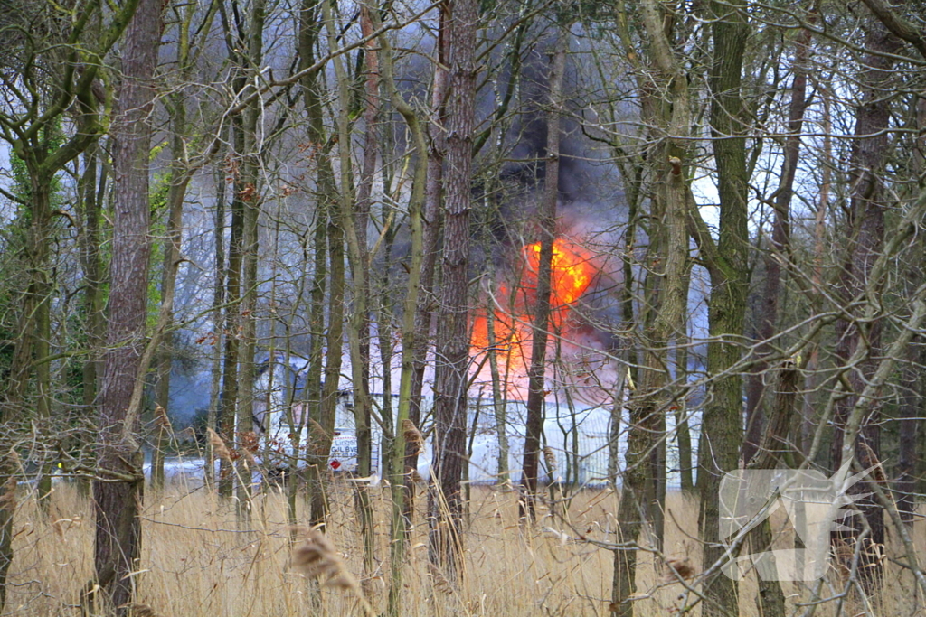 Flinke rook ontwikkeling bij grote brand