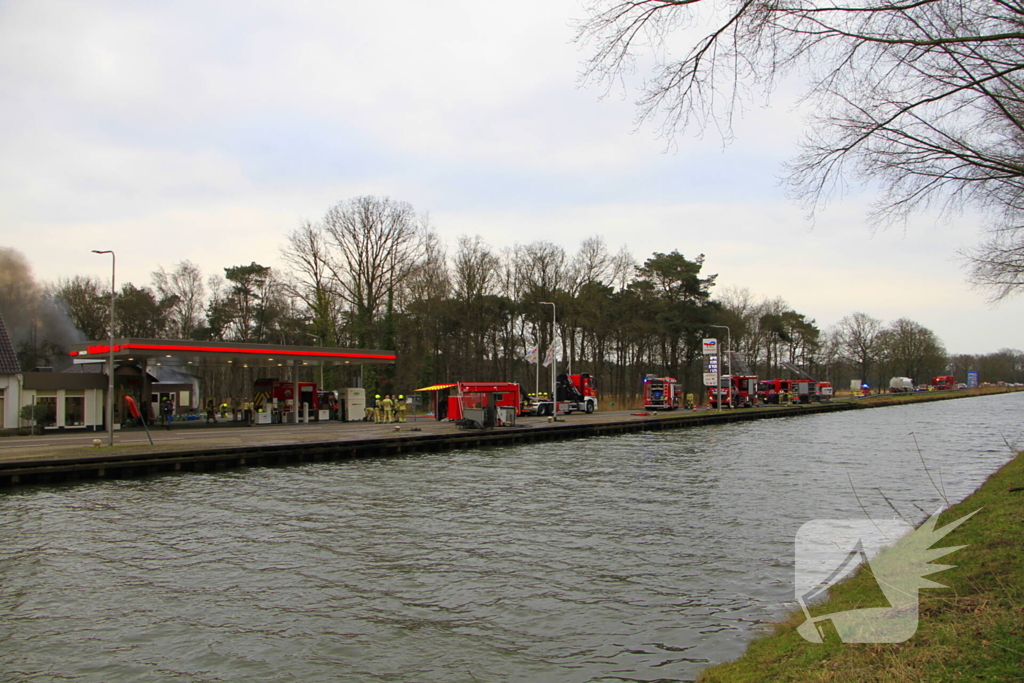 Flinke rook ontwikkeling bij grote brand