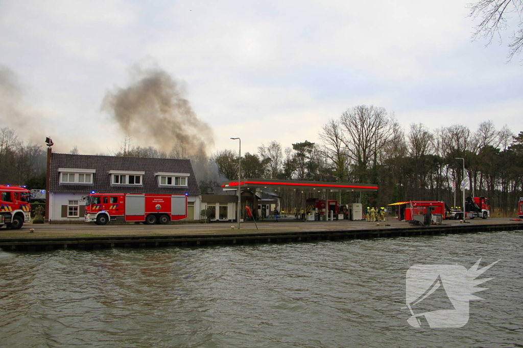 Flinke rook ontwikkeling bij grote brand