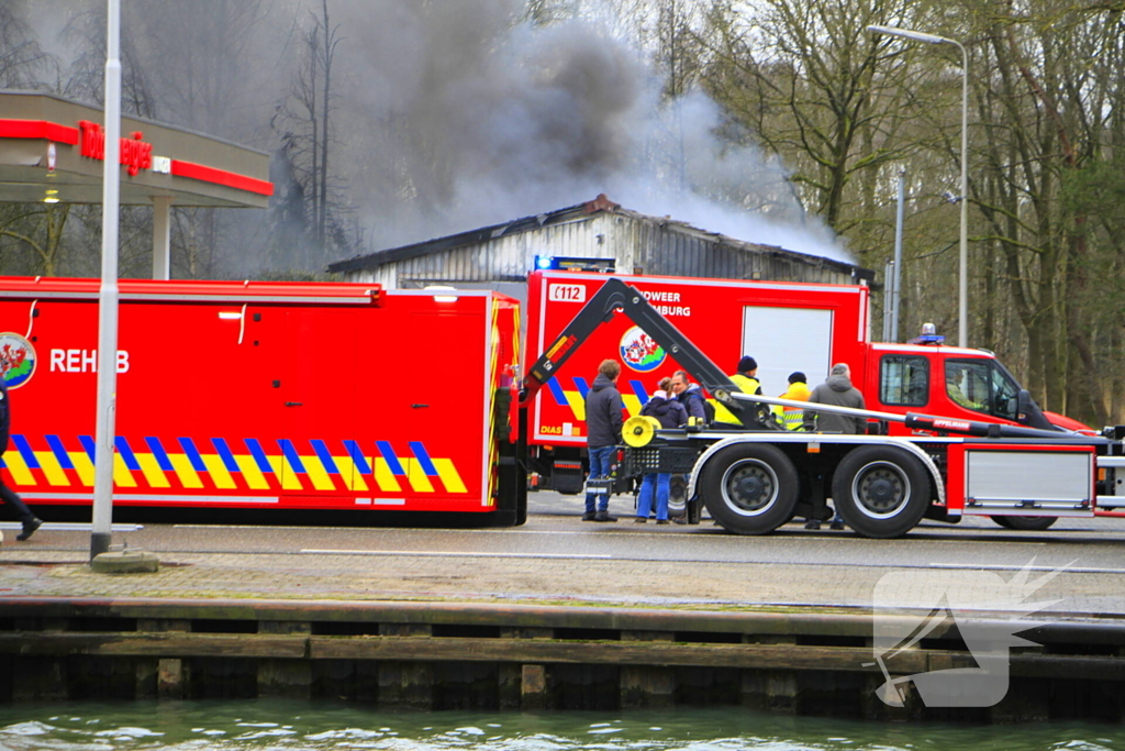 Flinke rook ontwikkeling bij grote brand