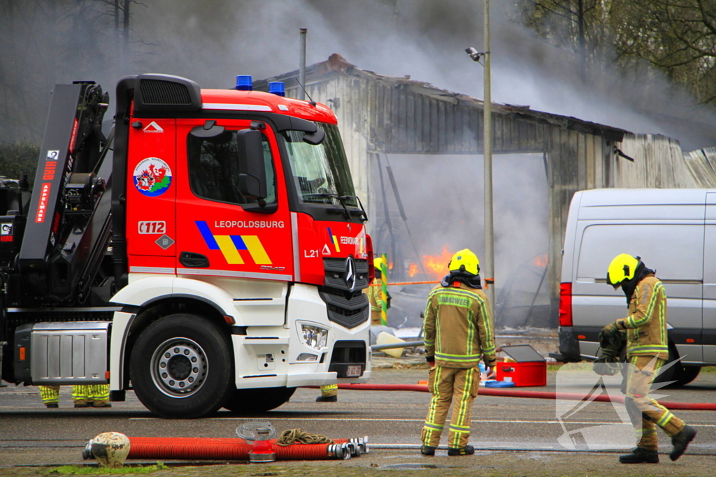Flinke rook ontwikkeling bij grote brand