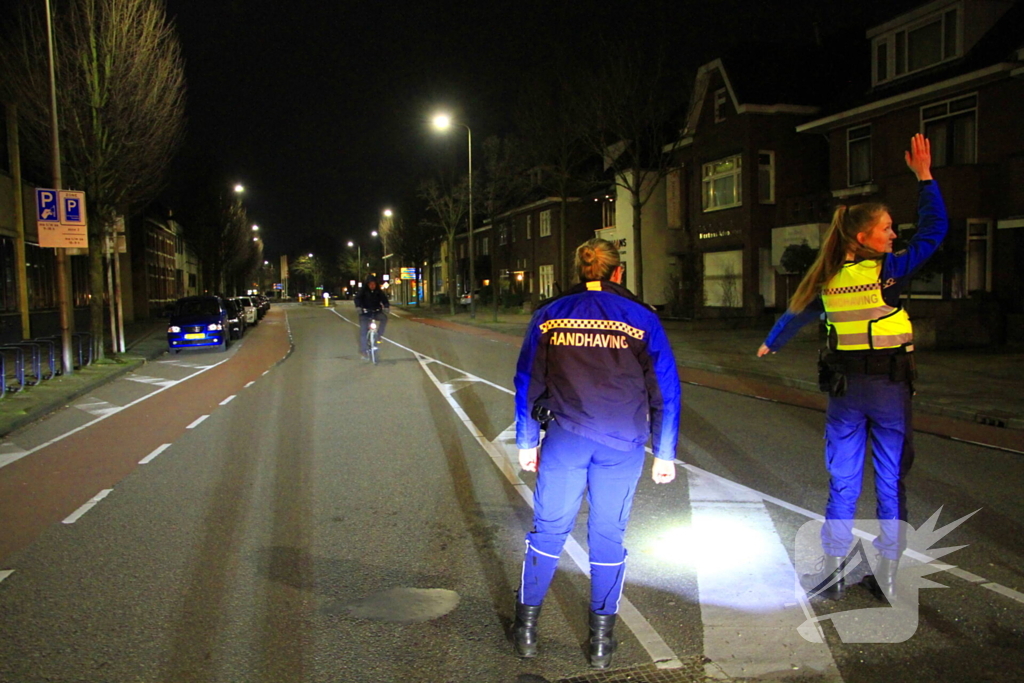 Vrouw gewond bij botsing tussen fietser en auto