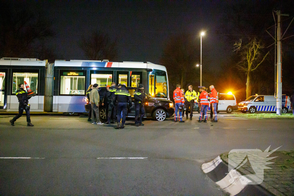 Forse schade na botsing tussen tram en auto