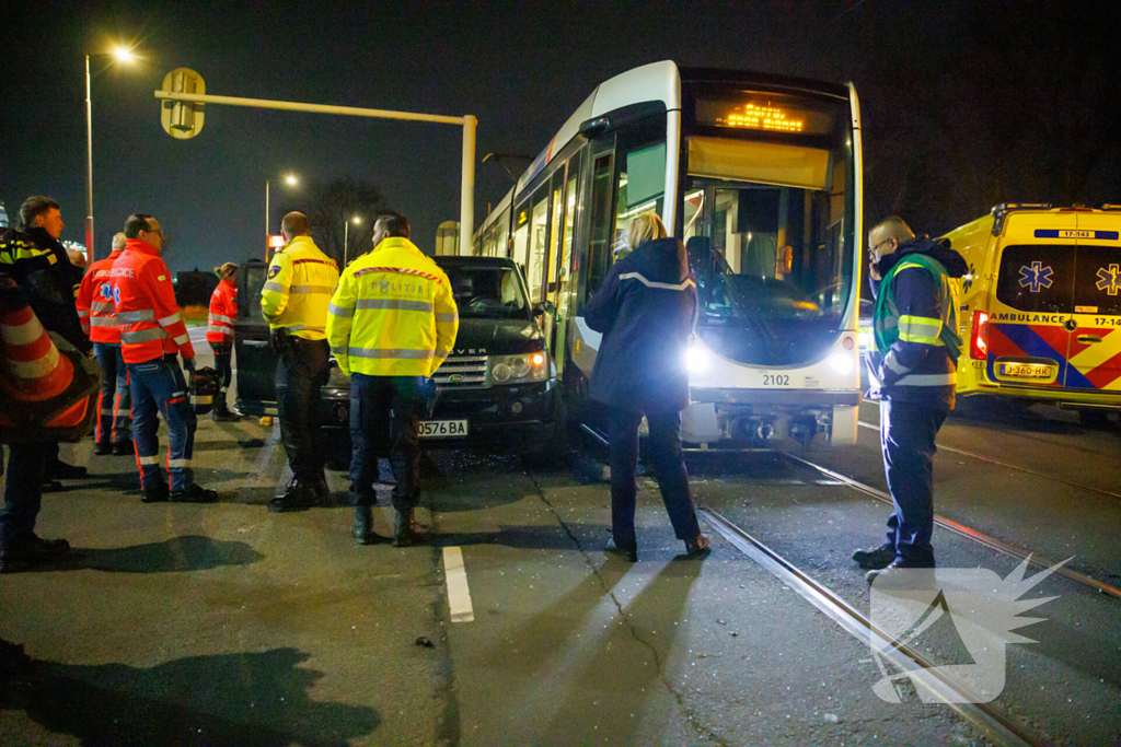 Forse schade na botsing tussen tram en auto