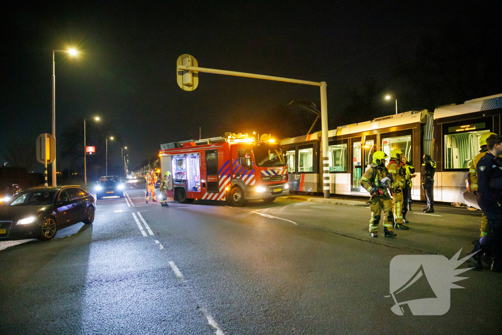 Forse schade na botsing tussen tram en auto