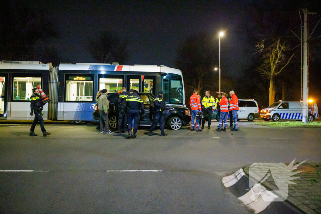 Forse schade na botsing tussen tram en auto