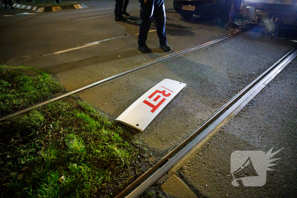 Forse schade na botsing tussen tram en auto