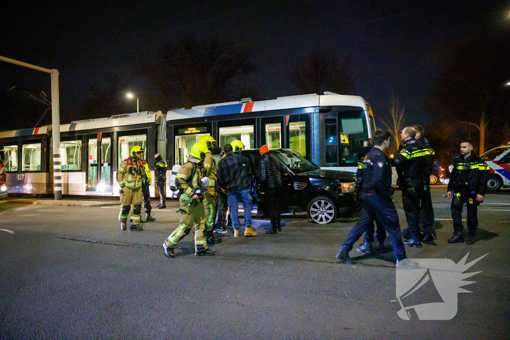 Forse schade na botsing tussen tram en auto