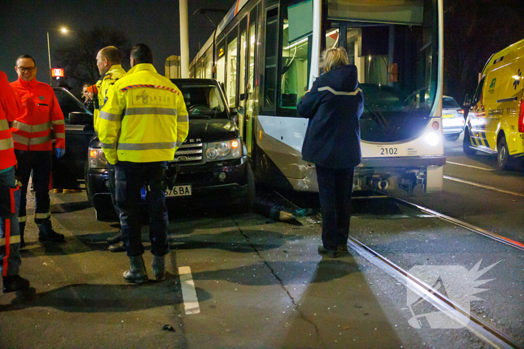 Forse schade na botsing tussen tram en auto
