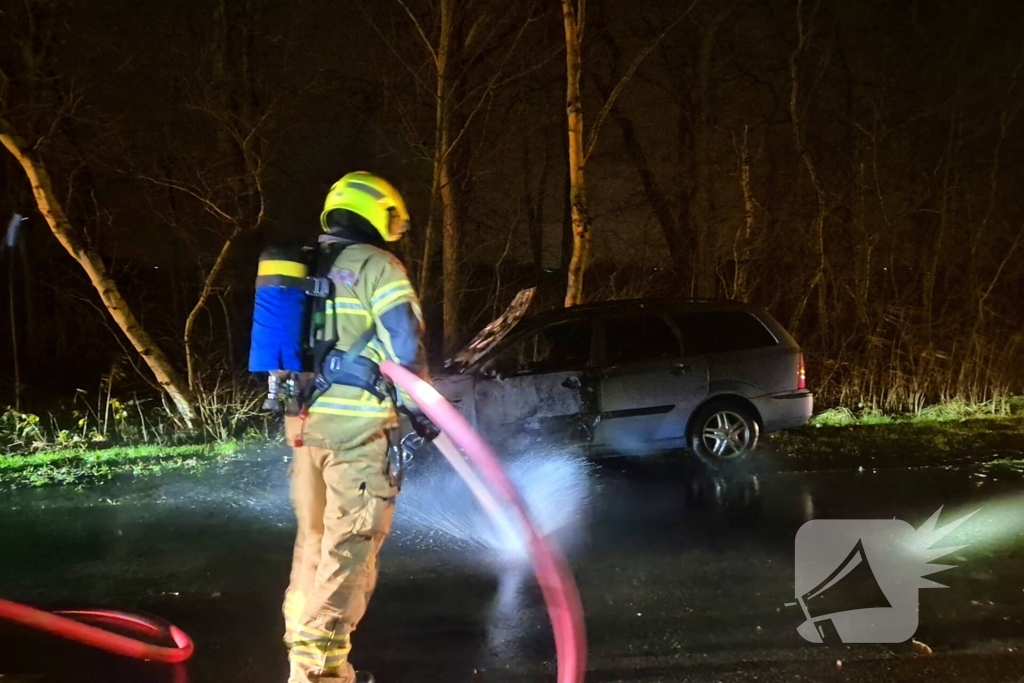 Auto gaat in vlammen op
