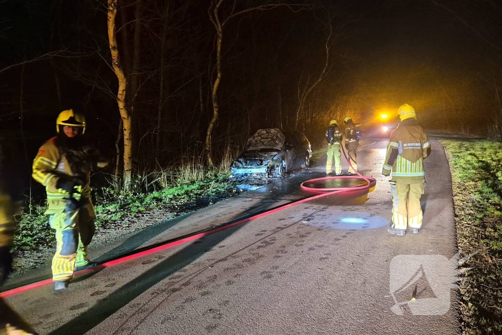 Auto gaat in vlammen op