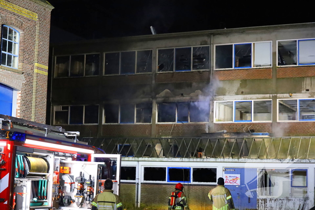 Grote brand in leegstaand pand