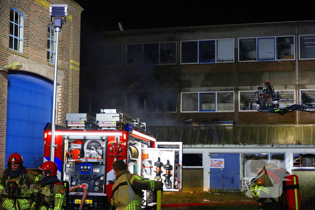 Grote brand in leegstaand pand