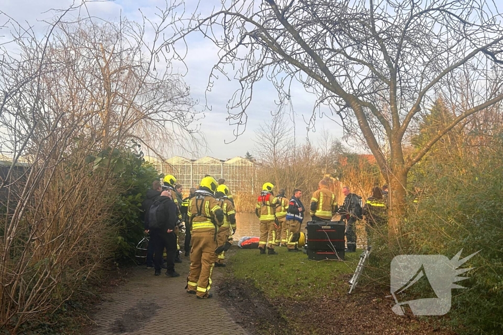 Aangetroffen spullen langs waterkant blijken na zoekactie van visser