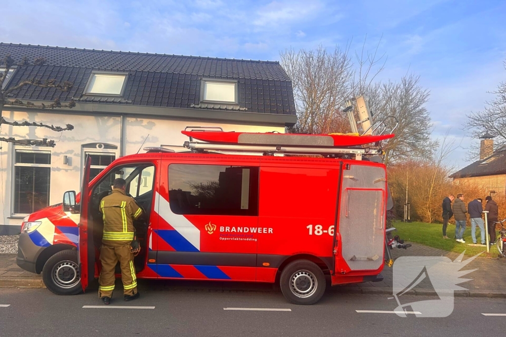Aangetroffen spullen langs waterkant blijken na zoekactie van visser