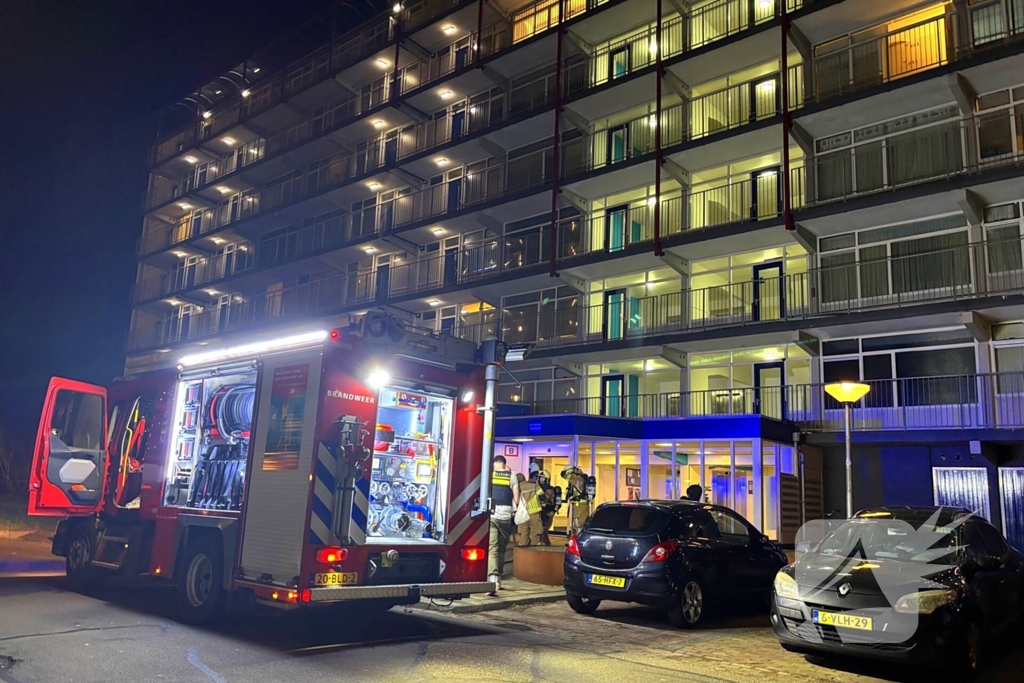 Brand in flatwoning snel onder controle
