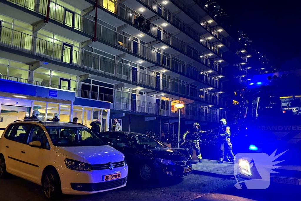 Brand in flatwoning snel onder controle