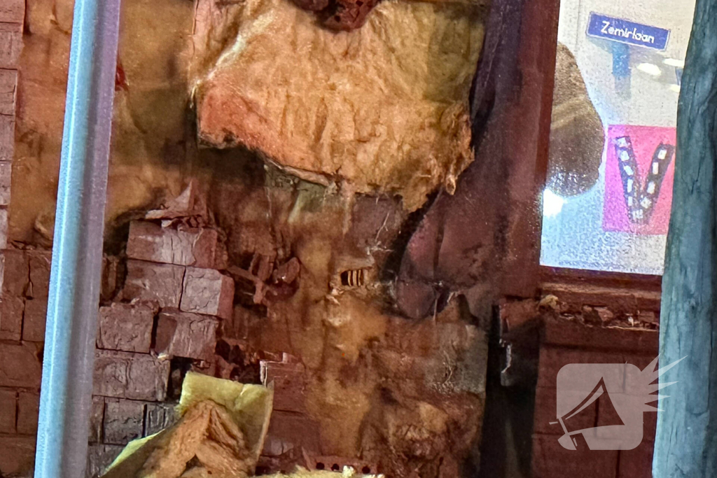 Brandweer sloopt muur van school om brand te doven