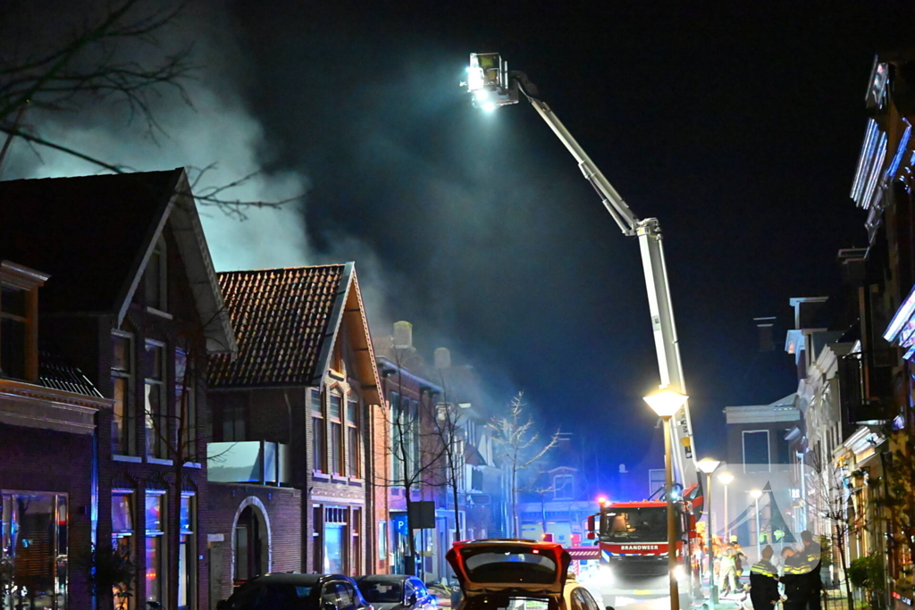 Grote uitslaande brand in gebouw