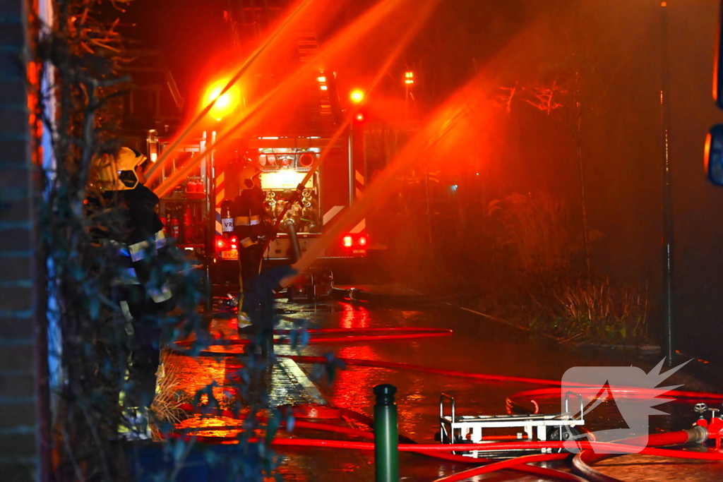 Grote uitslaande brand in gebouw