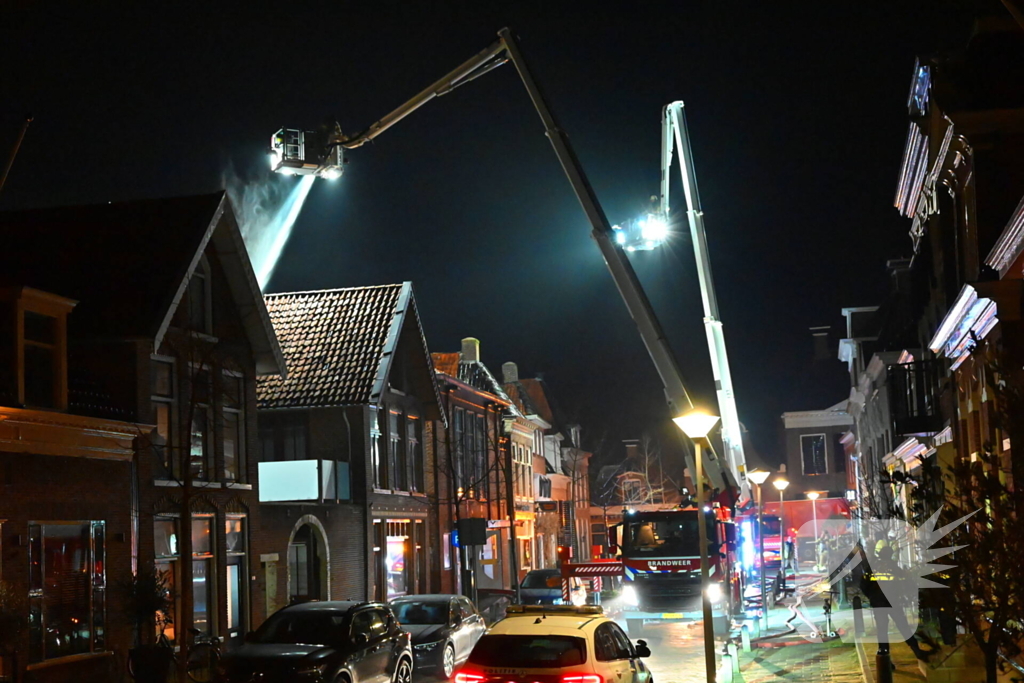 Grote uitslaande brand in gebouw