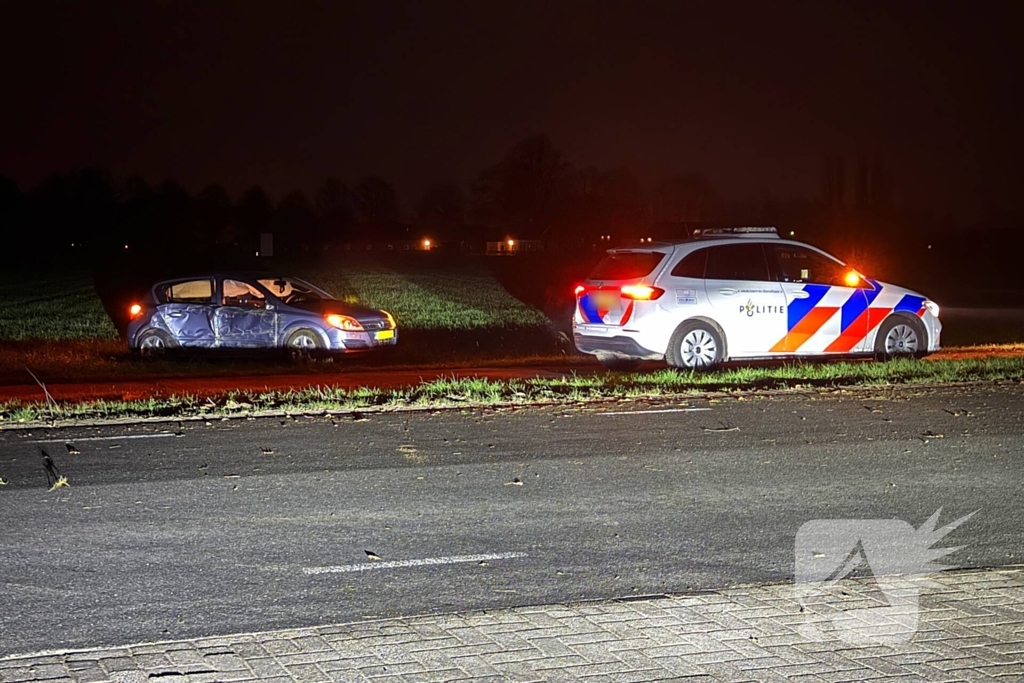 Auto vliegt uit bocht, Bestuurder aangehouden