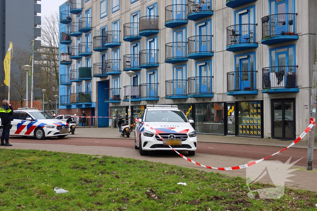 Traumateam ingezet voor persoon die van hoogte valt, politie doet onderzoek